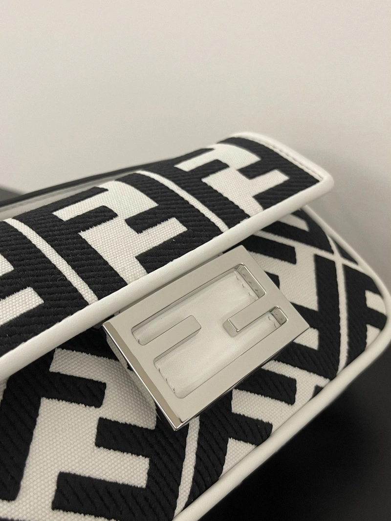 Fendi Baguette Bags 4370-0121