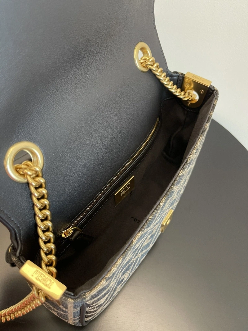 Fendi Baguette Bags 4370-0211