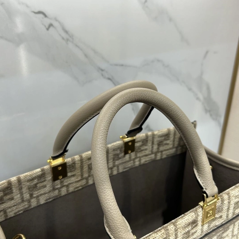 Fendi Shopping Bags 4370-0264