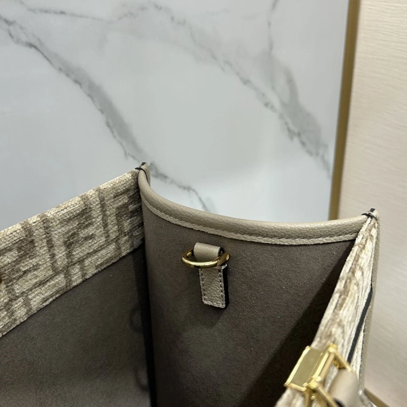 Fendi Shopping Bags 4370-0264