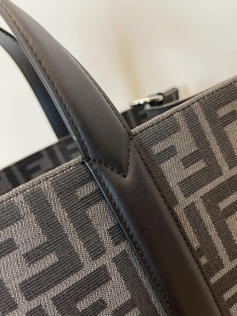 Fendi Shopping Bags 4370-0286