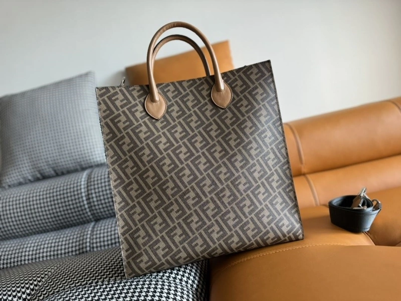 Fendi Shopping Bags 4370-0300