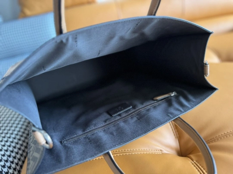 Fendi Shopping Bags 4370-0300