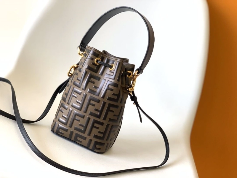 F**di bucket bags 4370-0384