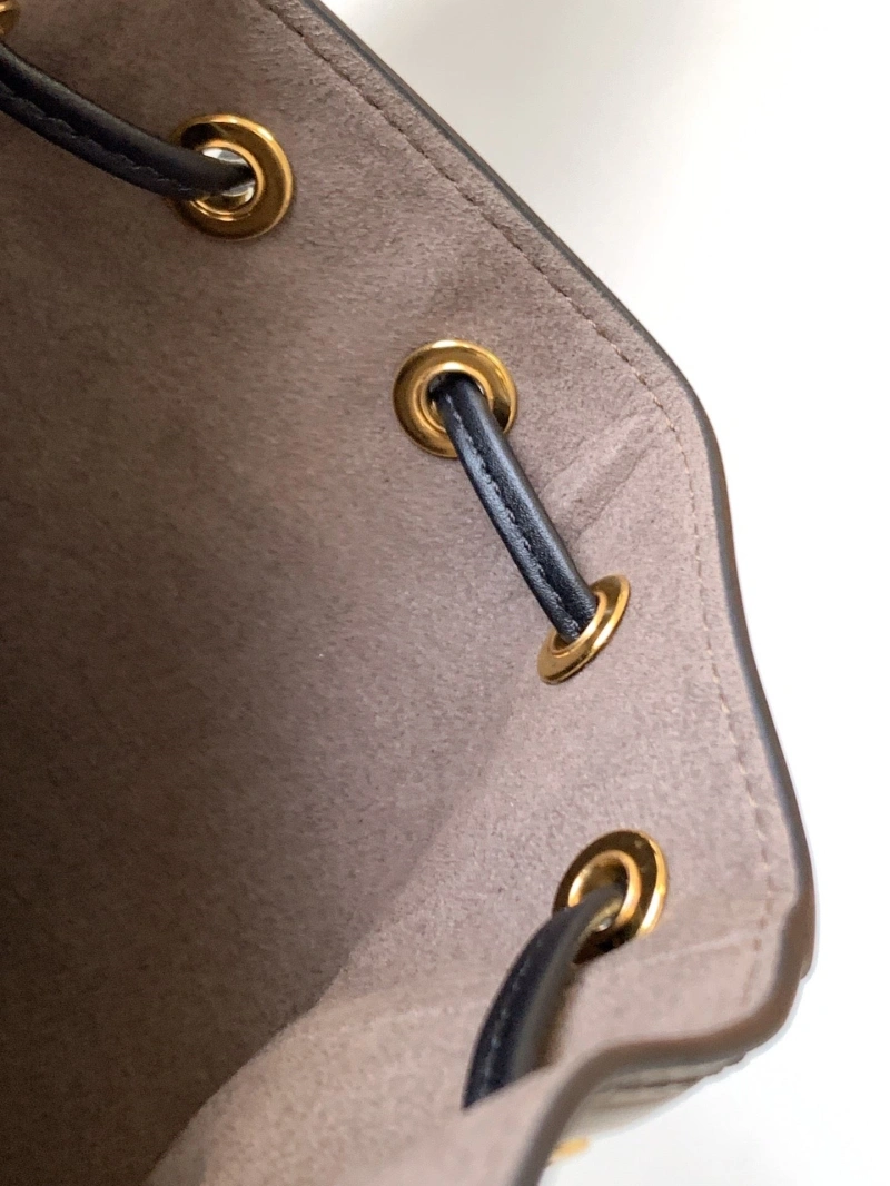 F**di bucket bags 4370-0384