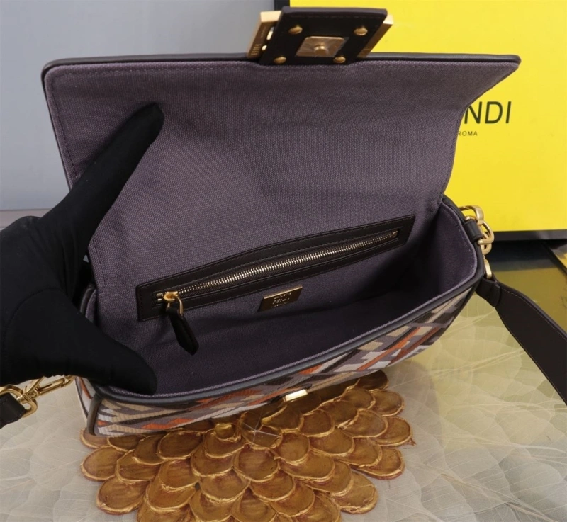 Fendi Baguette Bags 4370-0395