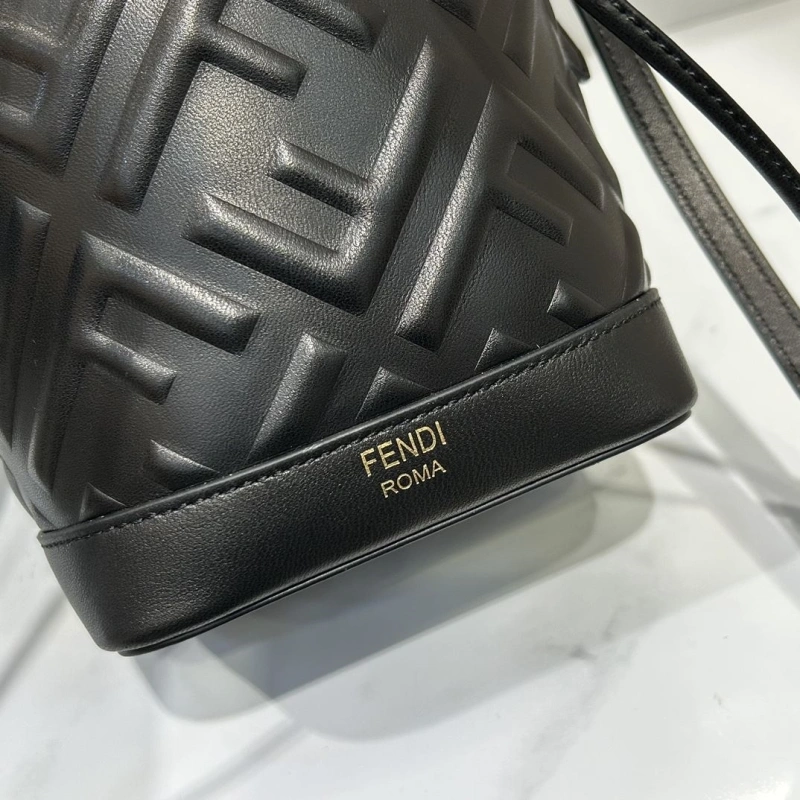 F**di bucket bags 4370-0570