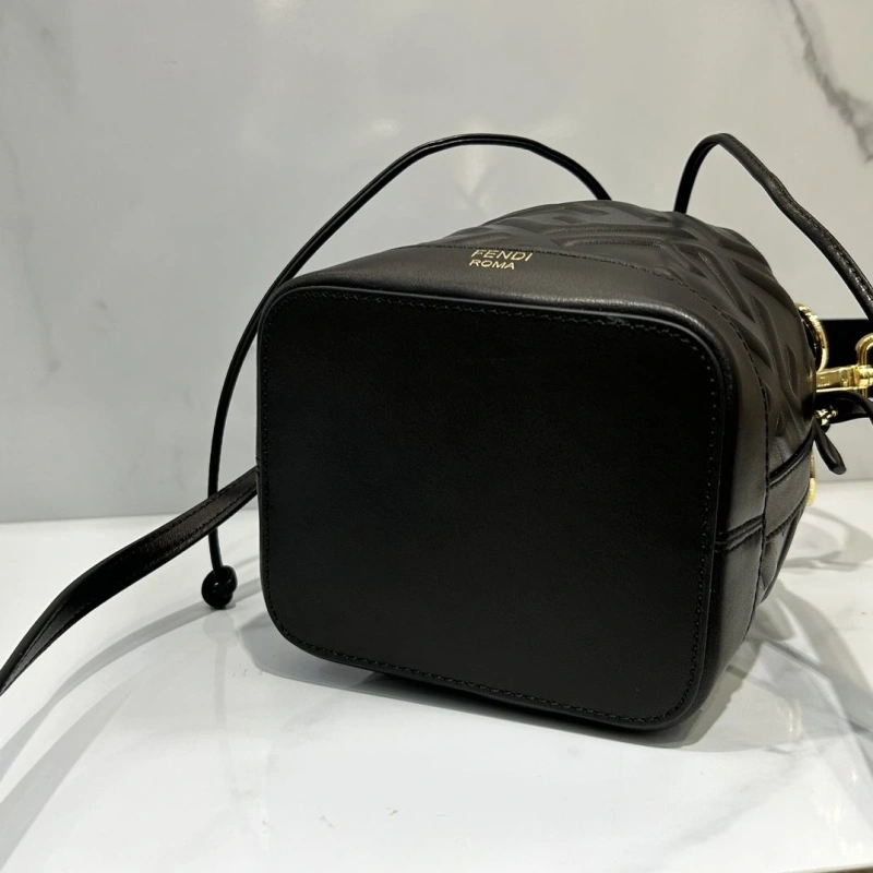 F**di bucket bags 4370-0570