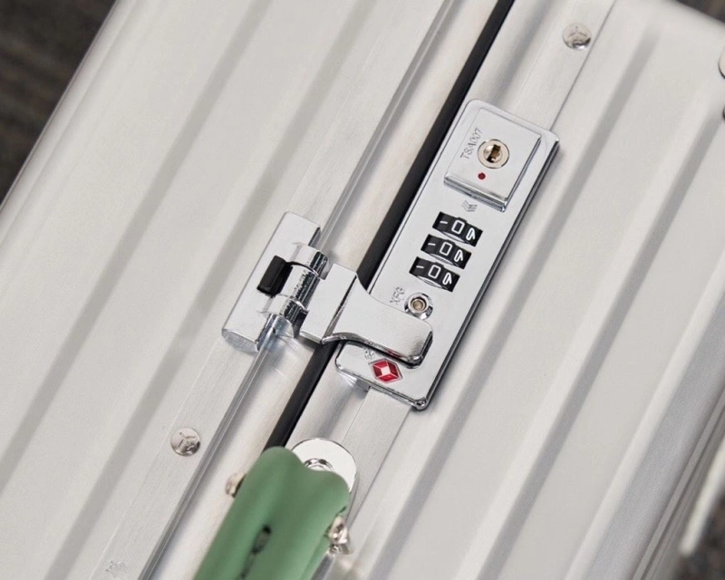 R1m0wa suitcase 4461-0052