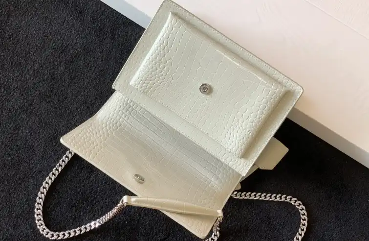 Gvc*1 satchel bags 4837a-0027