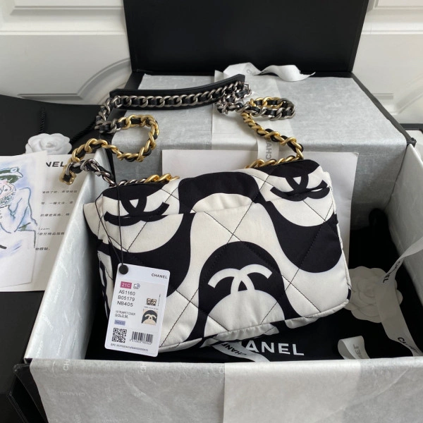 Ch**el 19 flap bag dailywear 67