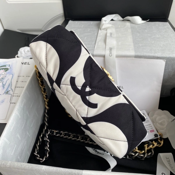 Ch**el 19 flap bag dailywear 67
